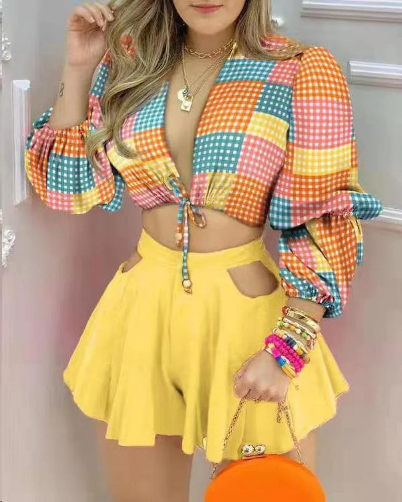 

Two-piece New Women Print Color Block Lantern Sleeve Crop Top & Cutout Plain Shorts Set Summer Deep V-neck Shirt Sexy Suit Sets