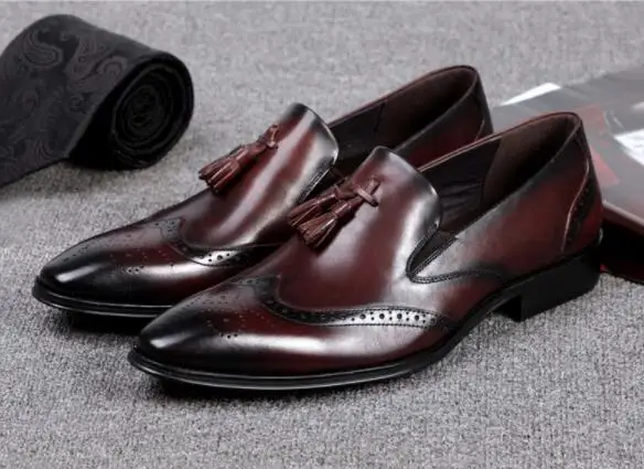 Новинка Мужские модельные туфли из воловьей кожи с кисточками и перфорацией