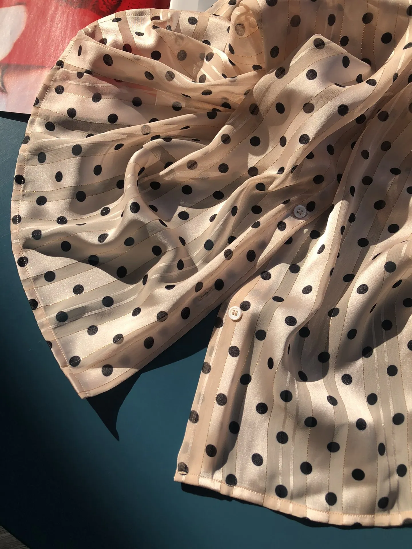 

Spring and 2021 Autumn New Fashion Temperament Gold Silk Polka Dot Streamer Long Sleeve Shirt Women