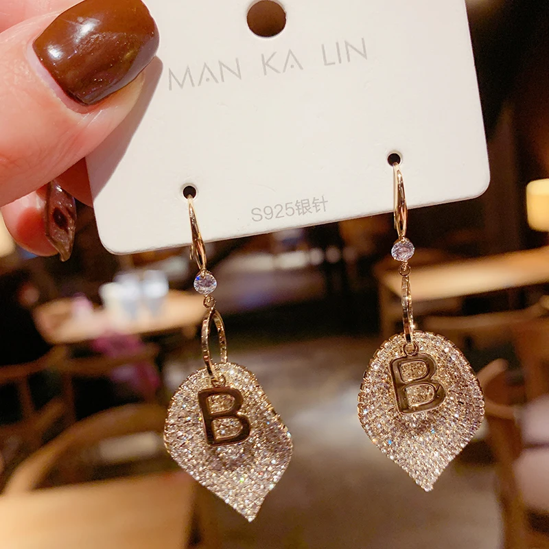 

Korean Fashion Luxury Gold Letter B Earrings for Woman 2021 New Shiny Crystal Statement Dangle Earrings Jewelry Pendientes