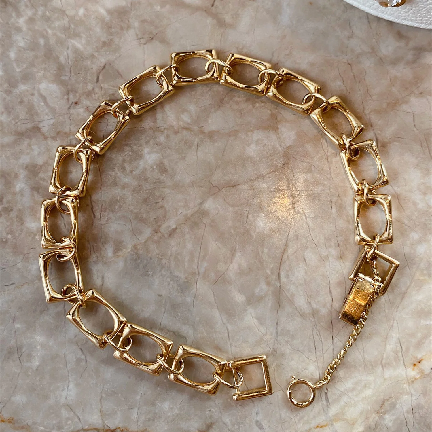 

Импортные однотонные желтые ювелирные изделия из настоящего золота 18K (AU750), женский квадратный браслет неправильной формы, модная женская с...