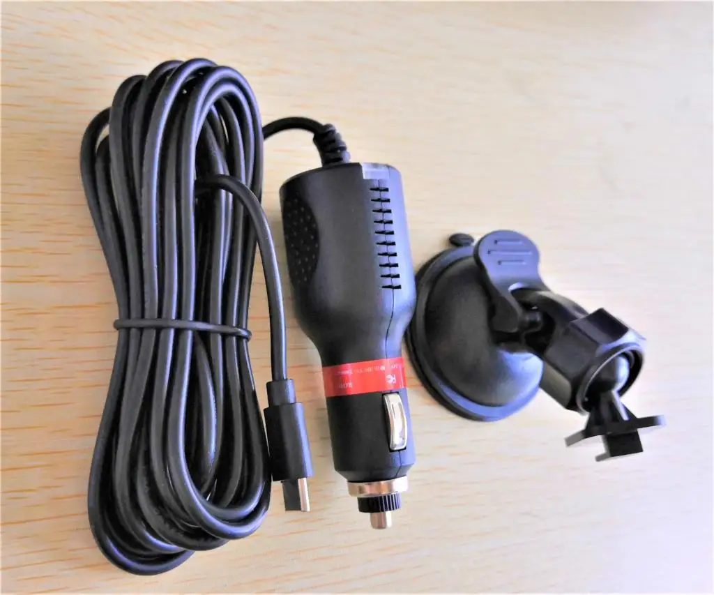 Автомобильное зарядное устройство SJCAM A10 Type-C + Автомобильная присоска для