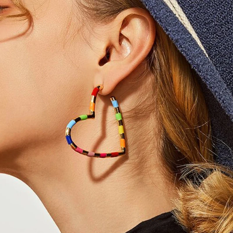 Серьги гвоздики в европейском и американском стиле с цветными кольцами форме