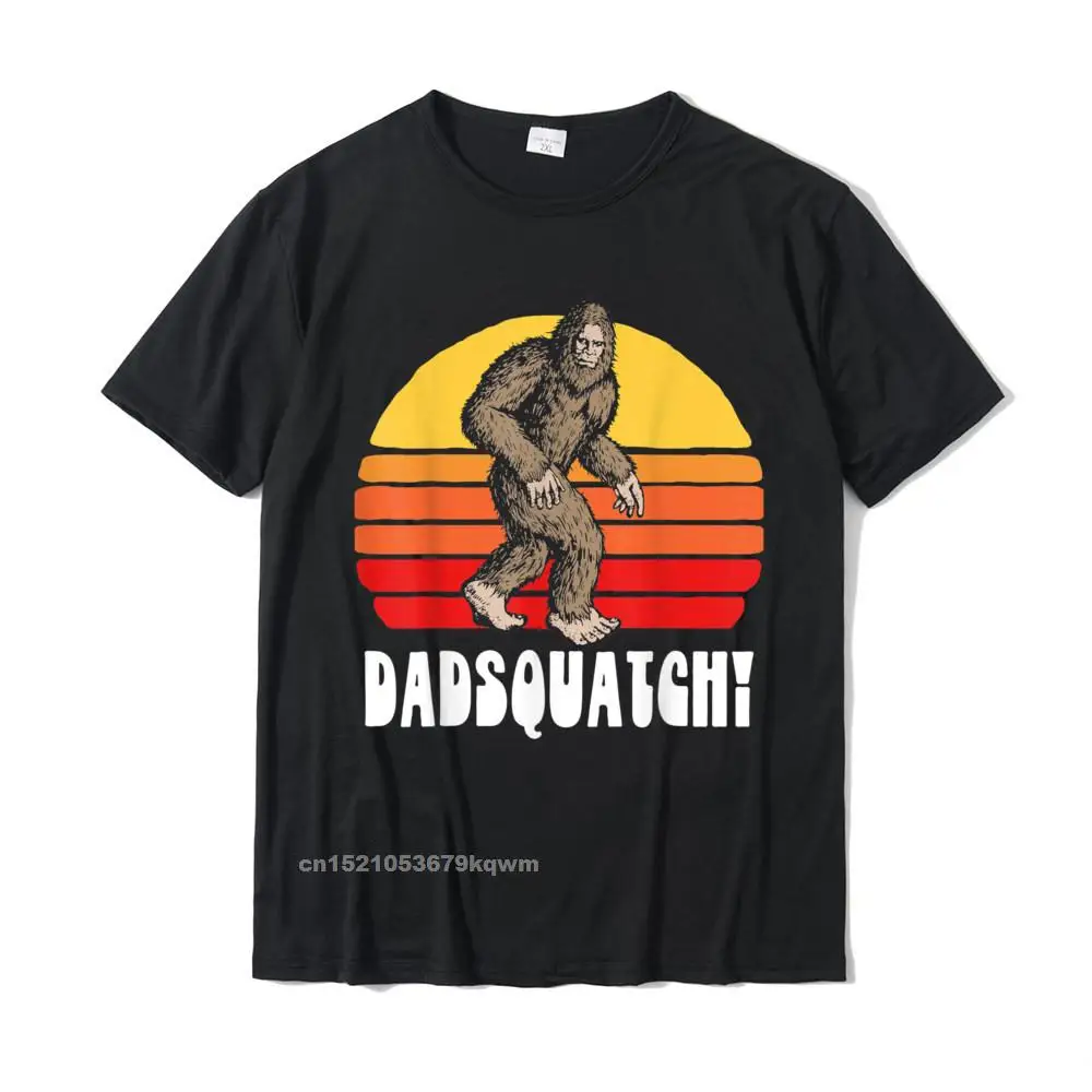 

Забавная Ретро футболка DadSquatch Bigfoot Sasquatch Dad 80-х С закатом, топ, футболки, новейшая Хлопковая мужская футболка с принтом на день рождения