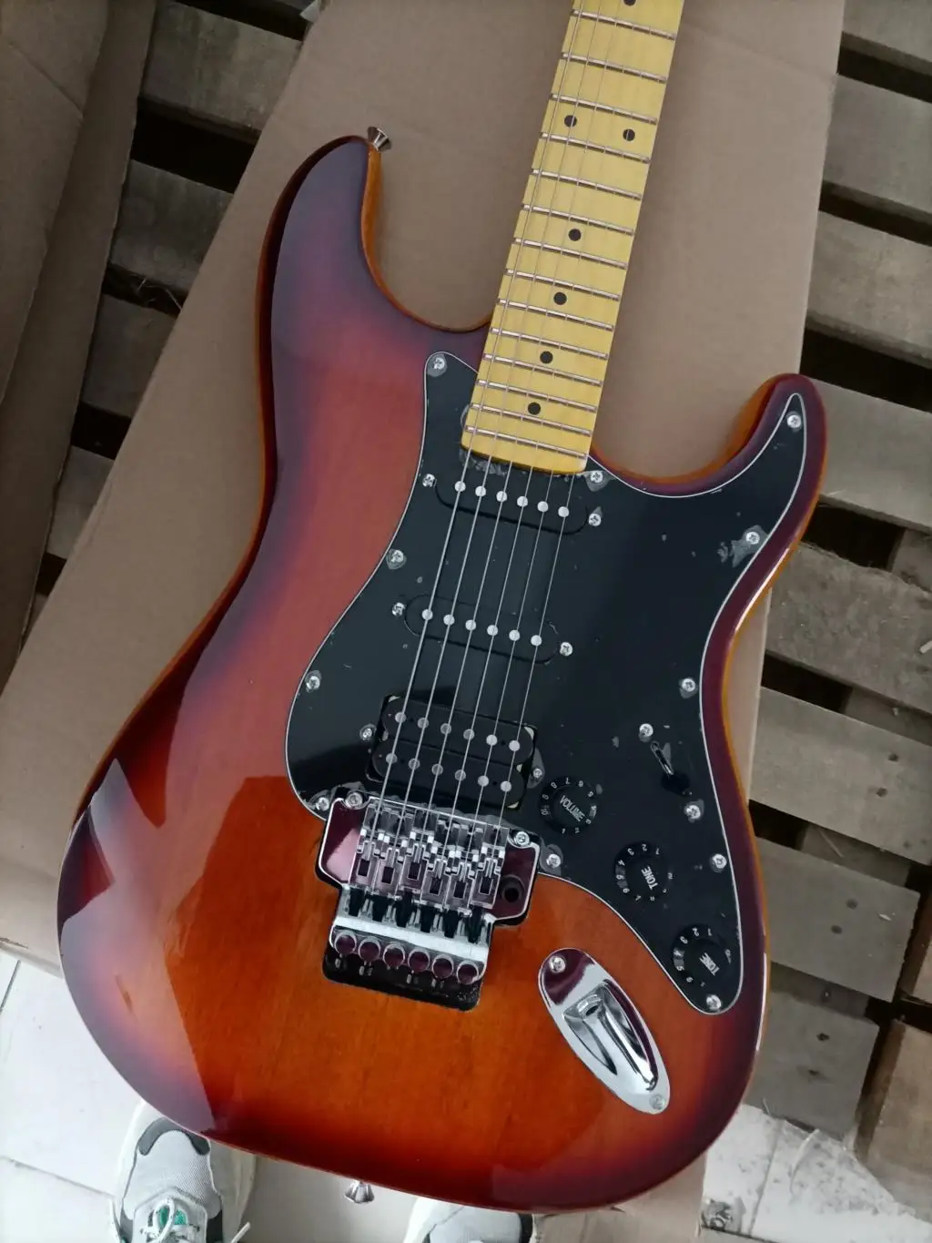 

Chinese Factory Custom ST red Natural wood brown Electric Guitar Floyd Rose Bridge 67