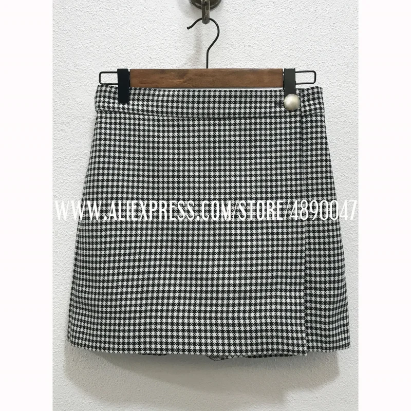 

Black and white lattice metal buttons decorated with one-piece mini skirt pants fashionable all-match half skirt
