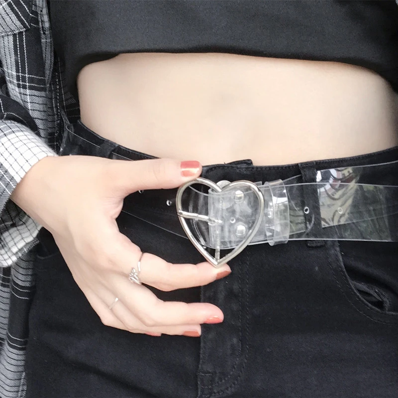 

Новинка, милые женские ремни с пряжкой в форме сердца из искусственной кожи, прозрачный цветной лазерный ремень, джинсовое платье для девуш...