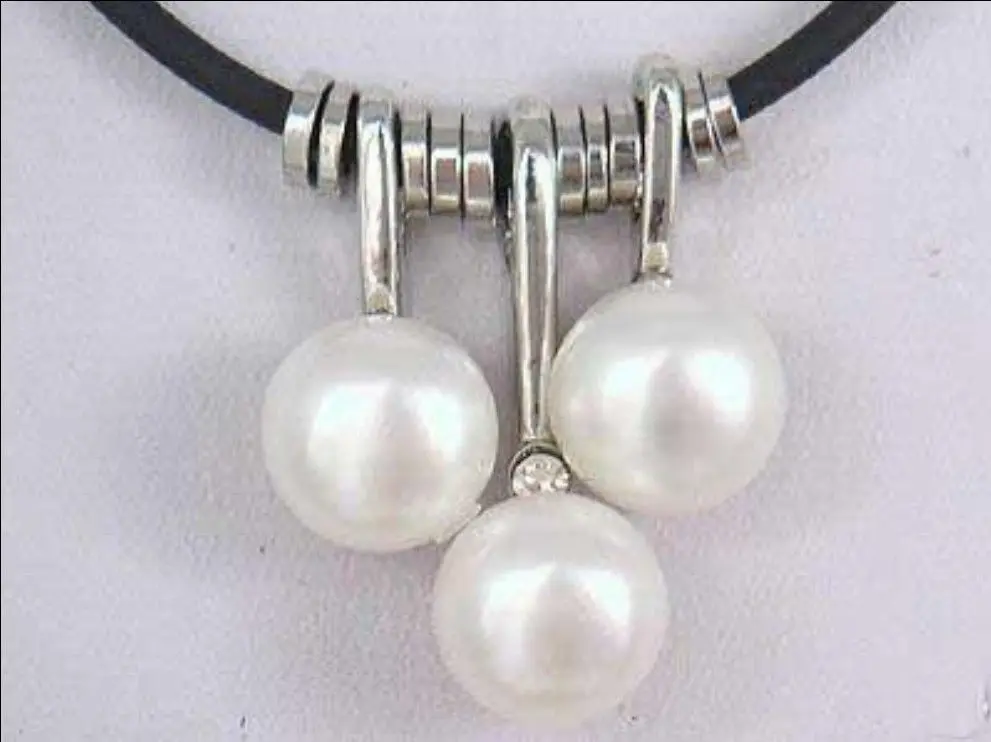 

NEW Pretty charming White Pearl Pendant Leather Necklace