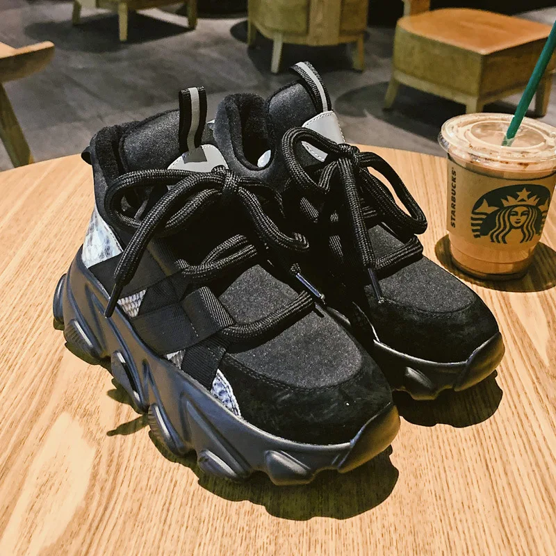 Женские кроссовки на массивной подошве брендовые дизайнерские модные платформе