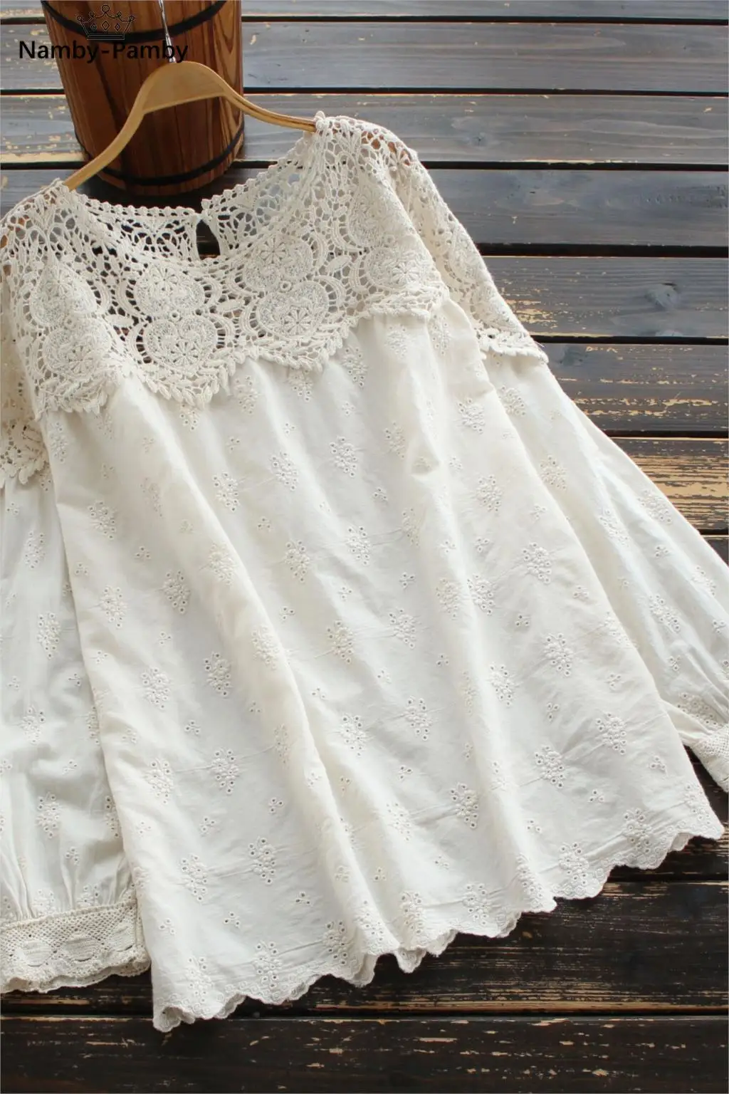 

Spring Autumn New Shirt Female Japanese Hook Flower Sweet Hollow Out Loose Lace Stitching Embroidery Round Collar Shirt 8392