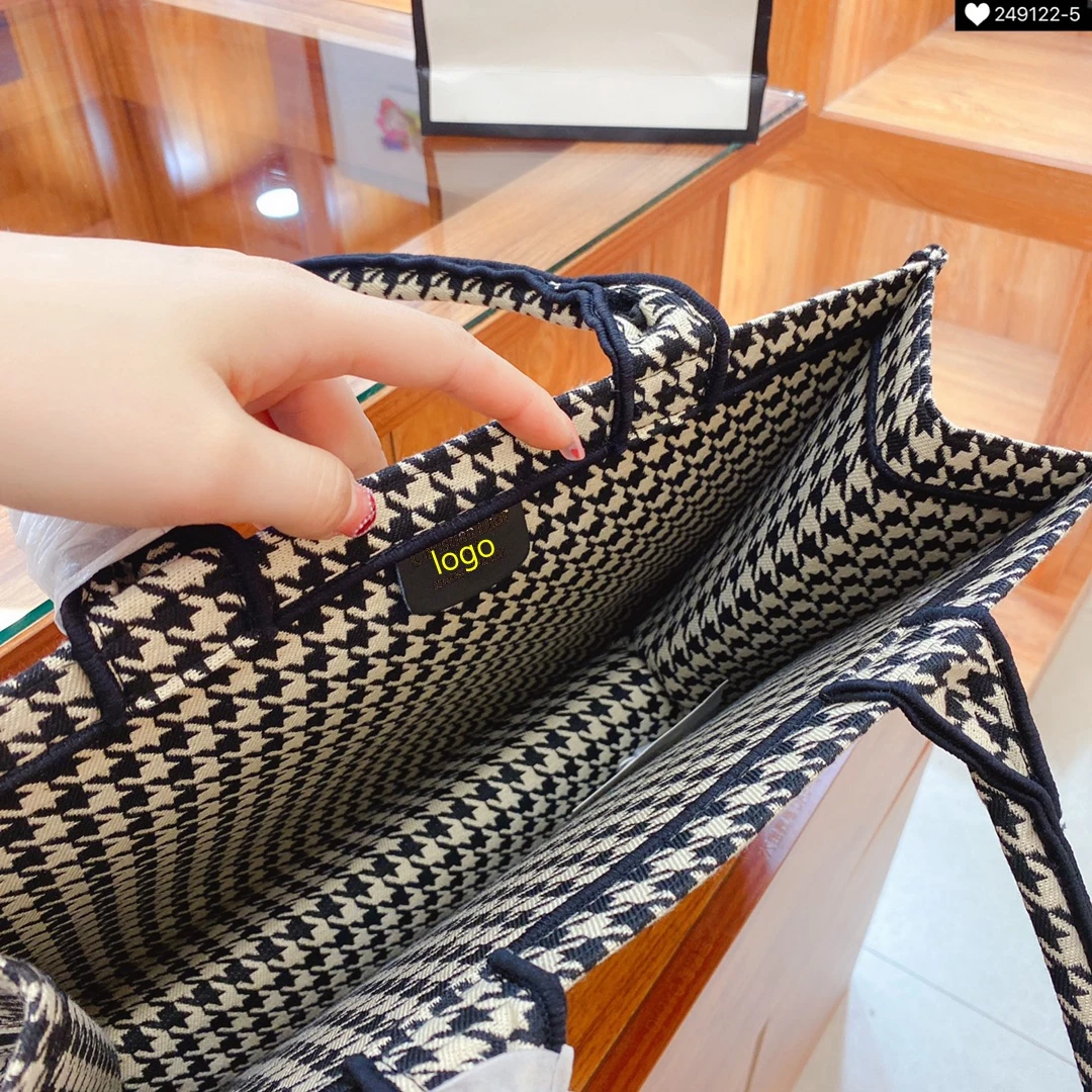 

Designer brand 2021 high-end embroidery shopping bag, luxury black and white grid handbag, elegant temperament handbag