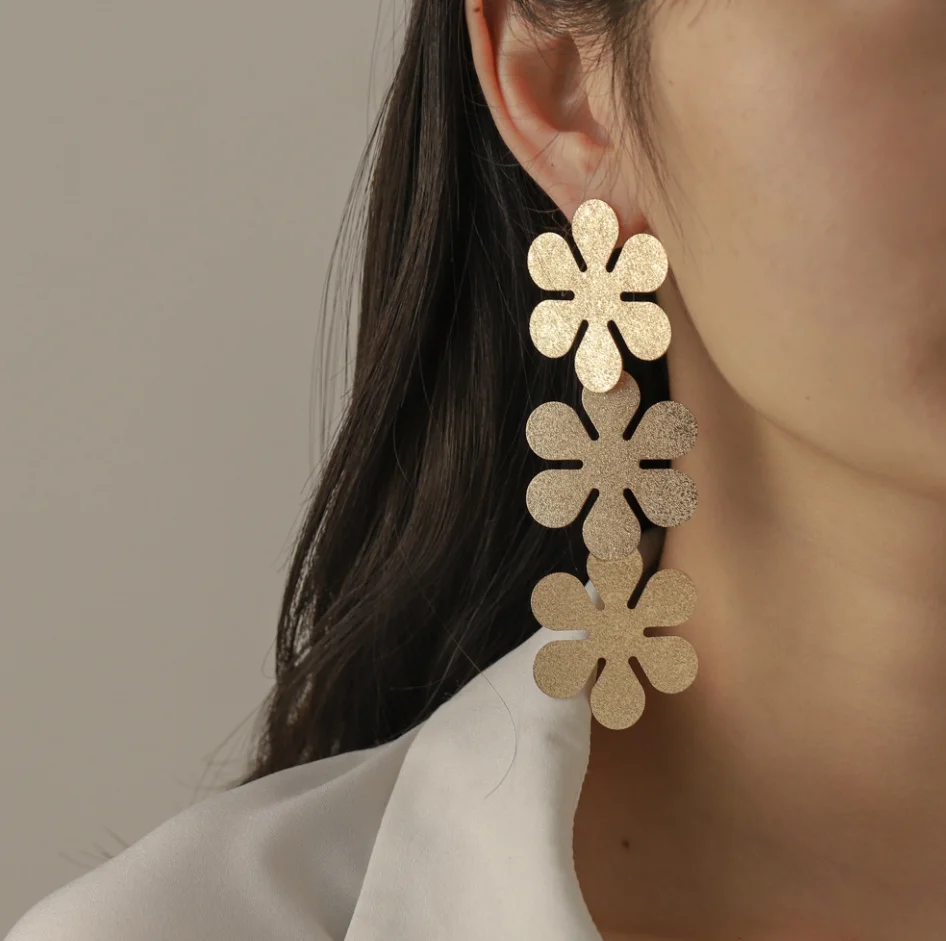 

Simple fashion gold color Silver plated geometric big round Clip earrings for women fashion big hollow Ear clip jewelry