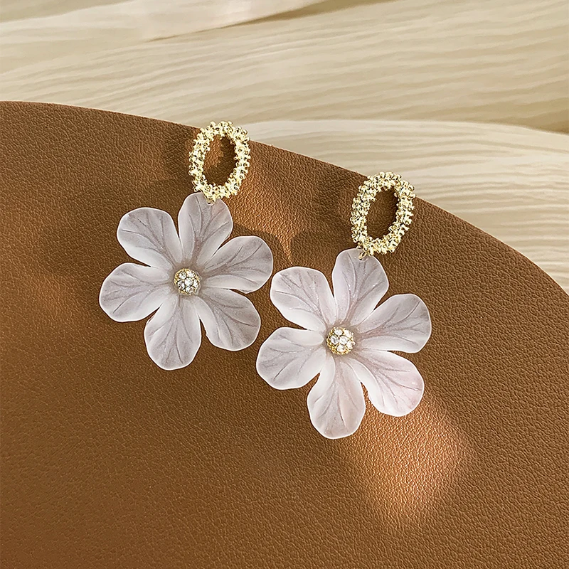 

White flower earrings summer small fresh earrings female temperament all-match earrings earrings 2020 new Fashion Stud Earrings