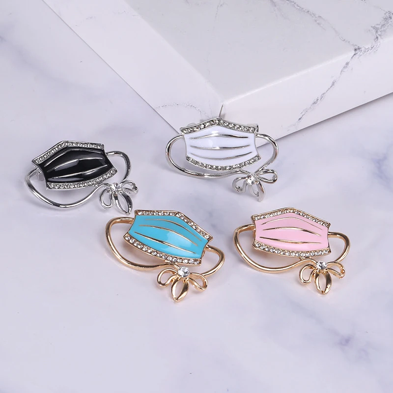 

Drip Oil Brooches Enamel Pins Masks Shaped Brooch Creative Retro Simple Multicolor Elegant Clothes Badges Cute Fashion Jewelry