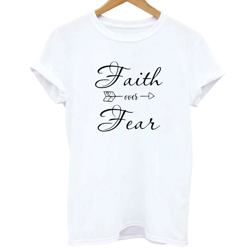 Новинка женская футболка с надписью Faith поверх Fear Love для христианина забавное