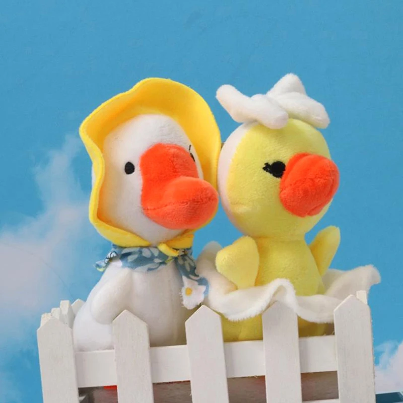 

Lovely 12CM Cartoon Duck Doll Pendant Christmas Plush Toy Keychain Couples Gift Handbag Decorated Gift