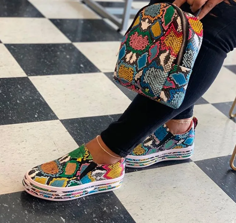 

Women's Pu Snake Print Leather Sneakers Woman Shoes Mix Color Slip On Flat Shoes Female Plus Size 2020 Platform Casual Walking