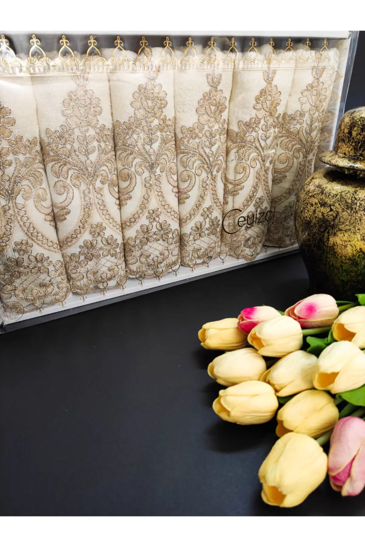 

Velvet Towel French Lace 6 Pieces Stylish And Elegant Suitable For All Usage