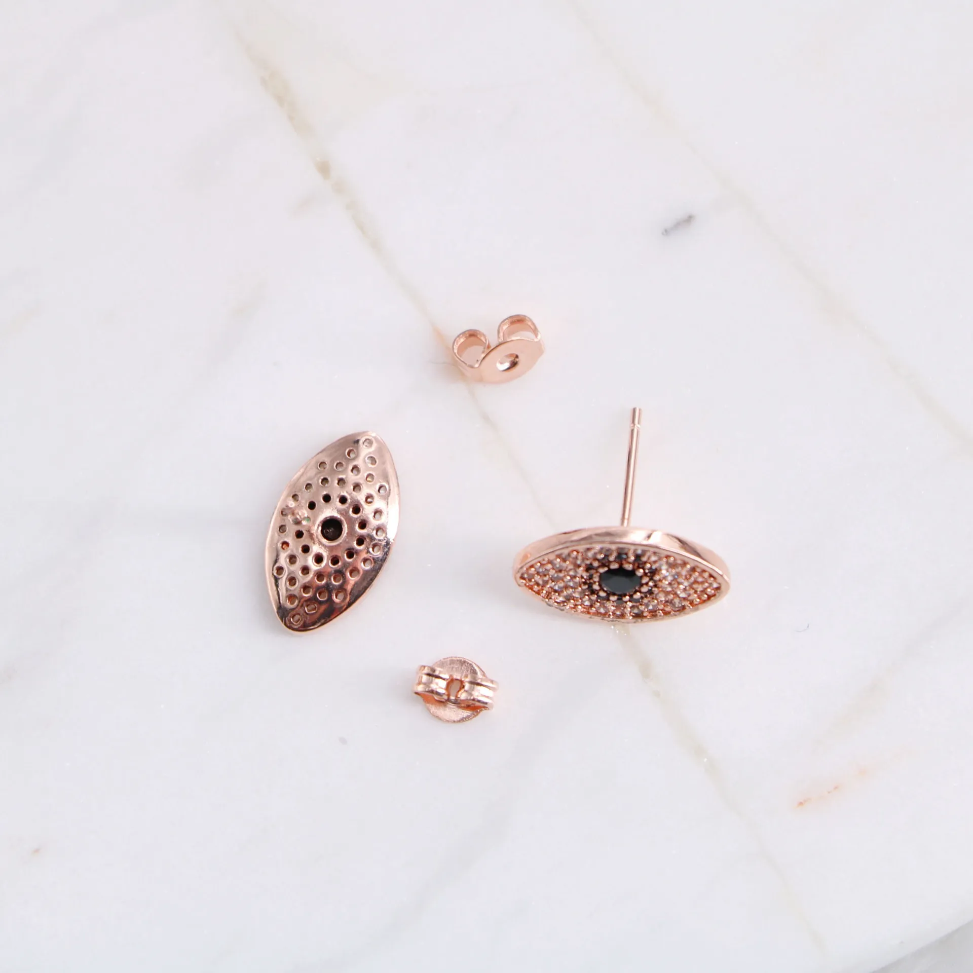 

Classic Devil's Eye Stud Earrings Zircon Copper Nail S925 Silver Needle Hypoallergenic Personality Lady Earrings