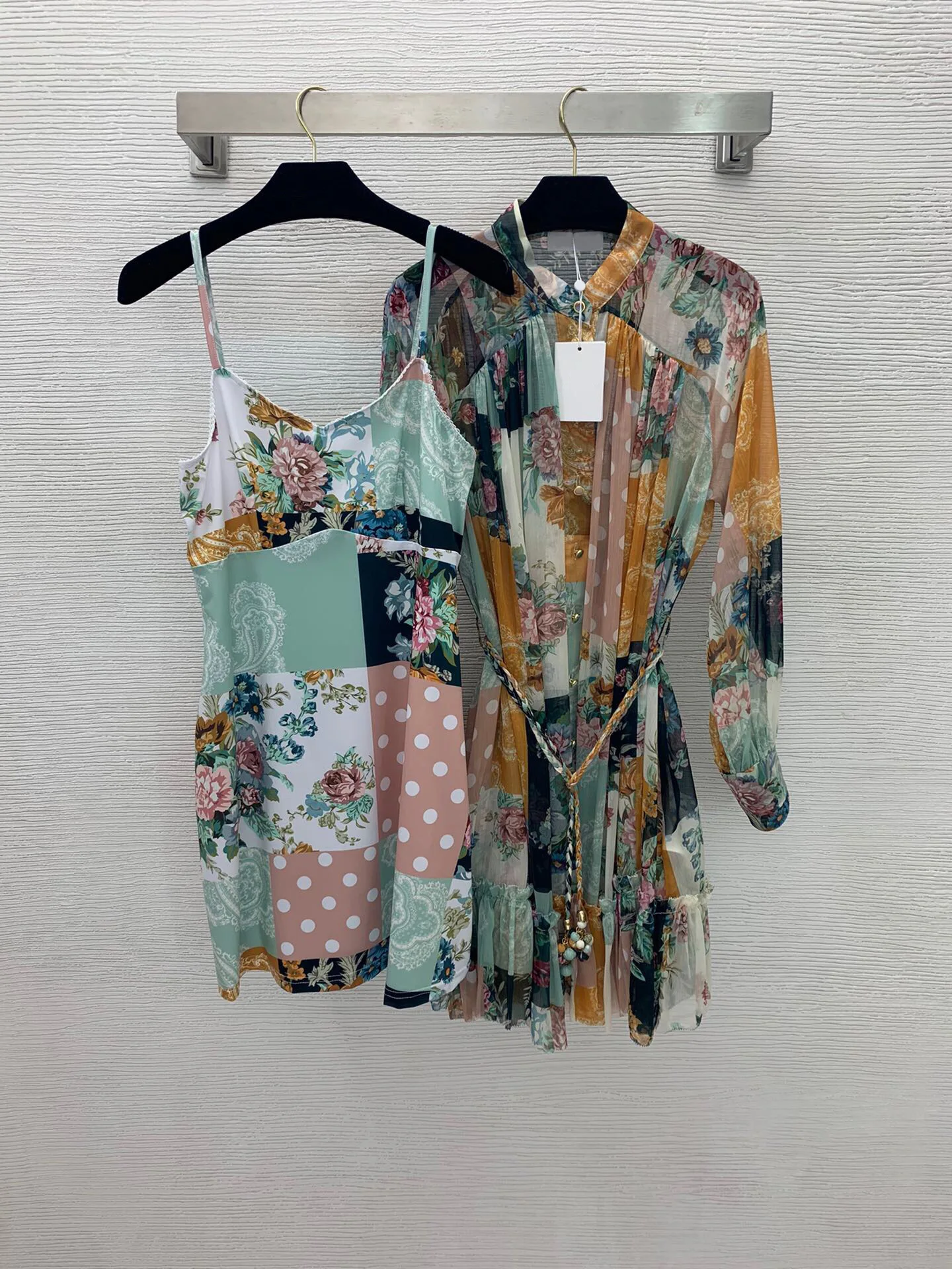 

Высокое качество, Осеннее женское шелковое Смешанное платье с разноцветным принтом, на пуговицах, с поясом спереди, платье с воротником-сто...