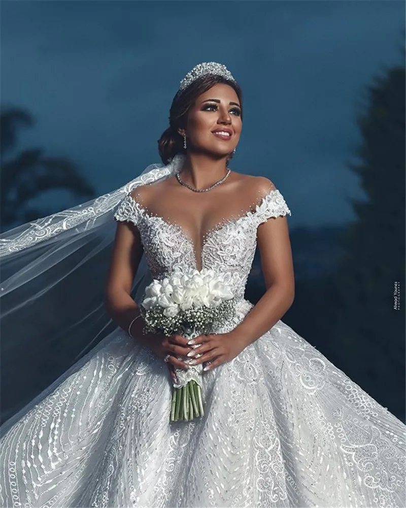 Luxury Deep V-neck Ball Gown Beading Lace Wedding Dress 2019 Backless Tulle Wedding Gowns Cap Sleeves With Pearls Robe De Mariee
