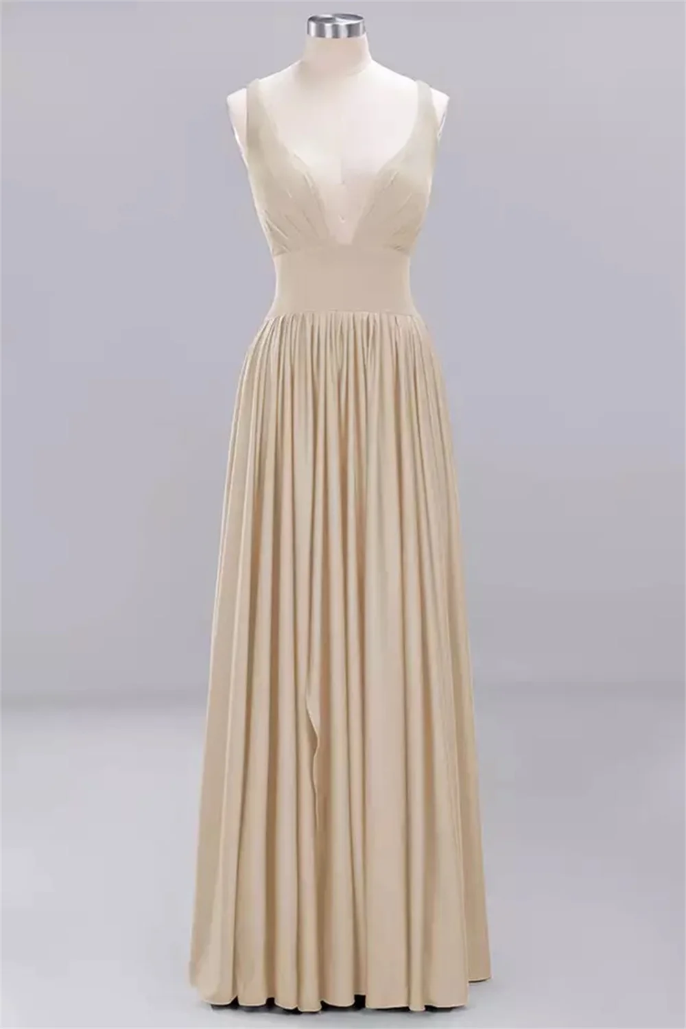 Женское платье из эластичной ткани с круглым вырезом - Фото №1