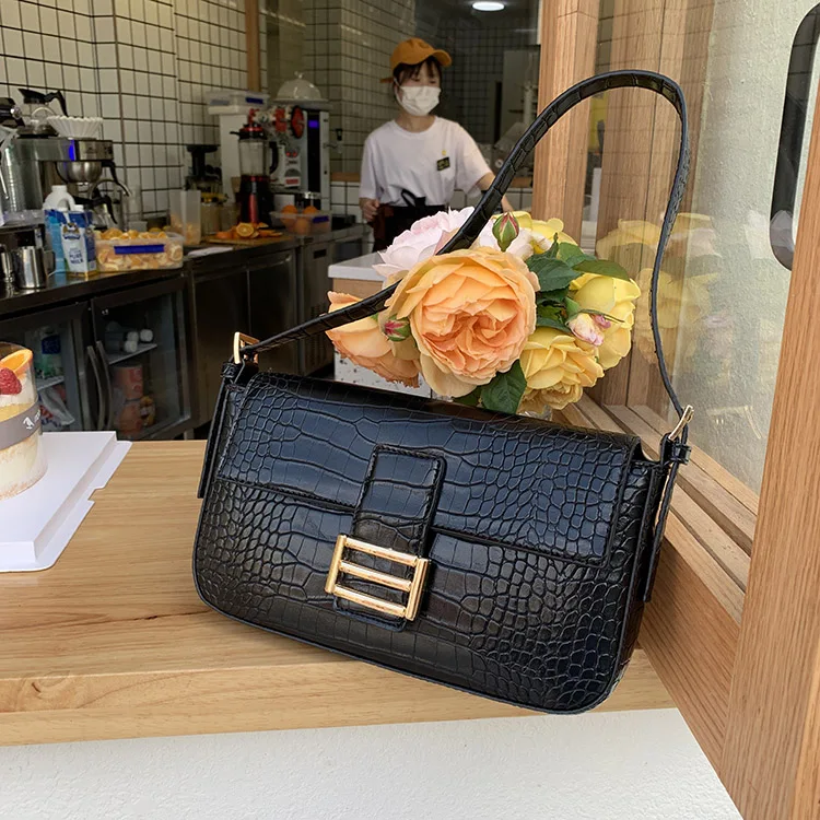 Сумка на плечо женская с узором под кожу крокодила винтажная дизайнерская