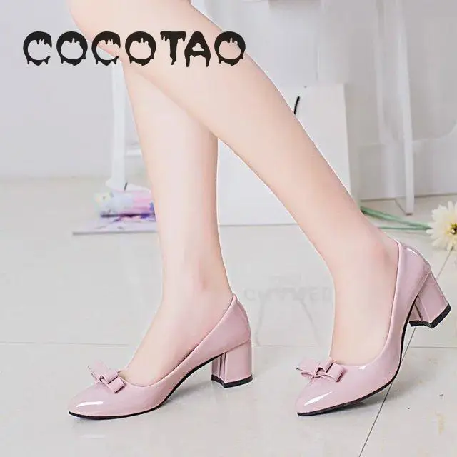 Женские белые туфли на высоком толстом каблуке рабочие с острым носком и бантом 5