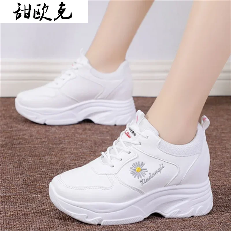 

2021 Spring New Women Vulcanize Shoes Fashion Casual Lace Up Little Daisy Platform Shoes Comfortable Breathable Casual Dad Shoes