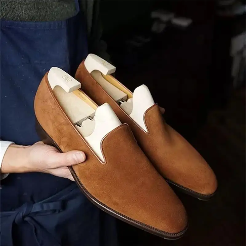 

2021 New Men Fashion Business Dress Shoes Handmade High-grade Brown Suede One-piece Pull-on Lightweight All-match Loafers 7KG509