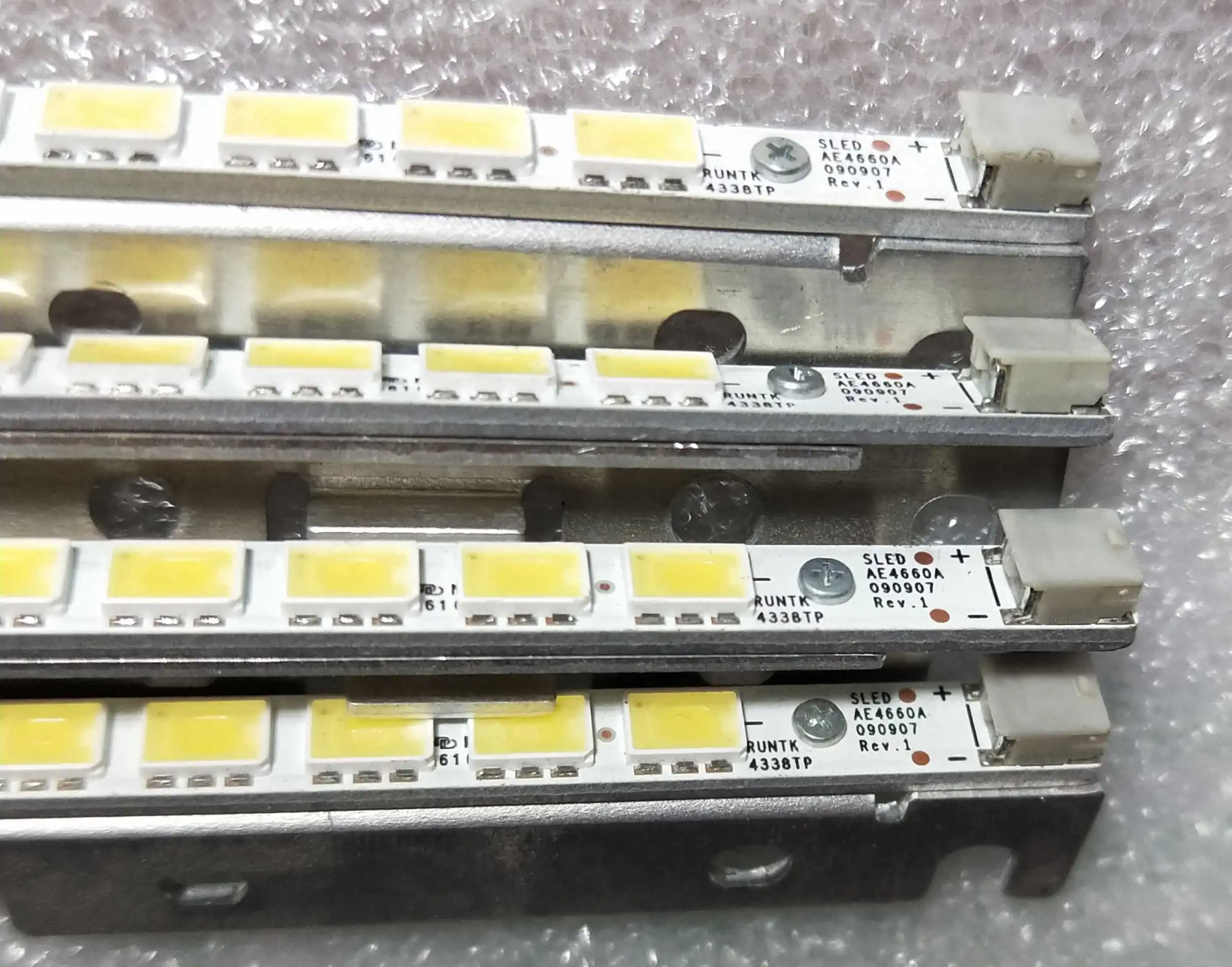 Светодиодный Подсветка полосы RUNTK4338TP 109-бадминтонных ракеток 015-52 S светодиодный