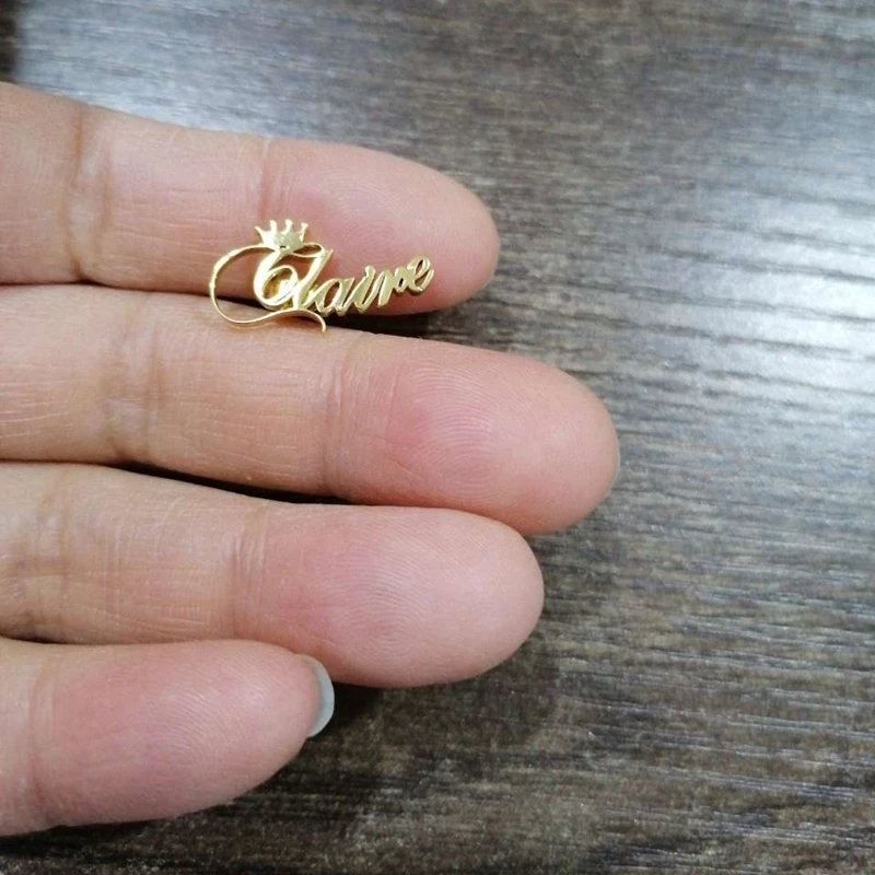 Красивые серьги гвоздики с именем короны на заказ ювелирные изделия из