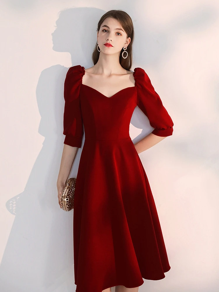 

Burgundy Mother of the Bride Dresses Half Sleeves Pleat Knee Length Daily Commute Wedding Party Formal Evening Gowns 2021 New