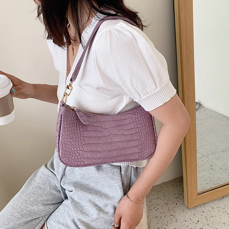 

Chain Crocodile Pattern Baguette Bags Mini Pu Leather Shoulder Bags for Women 2020 Chain Design Luxury Hand Bag Female Travel