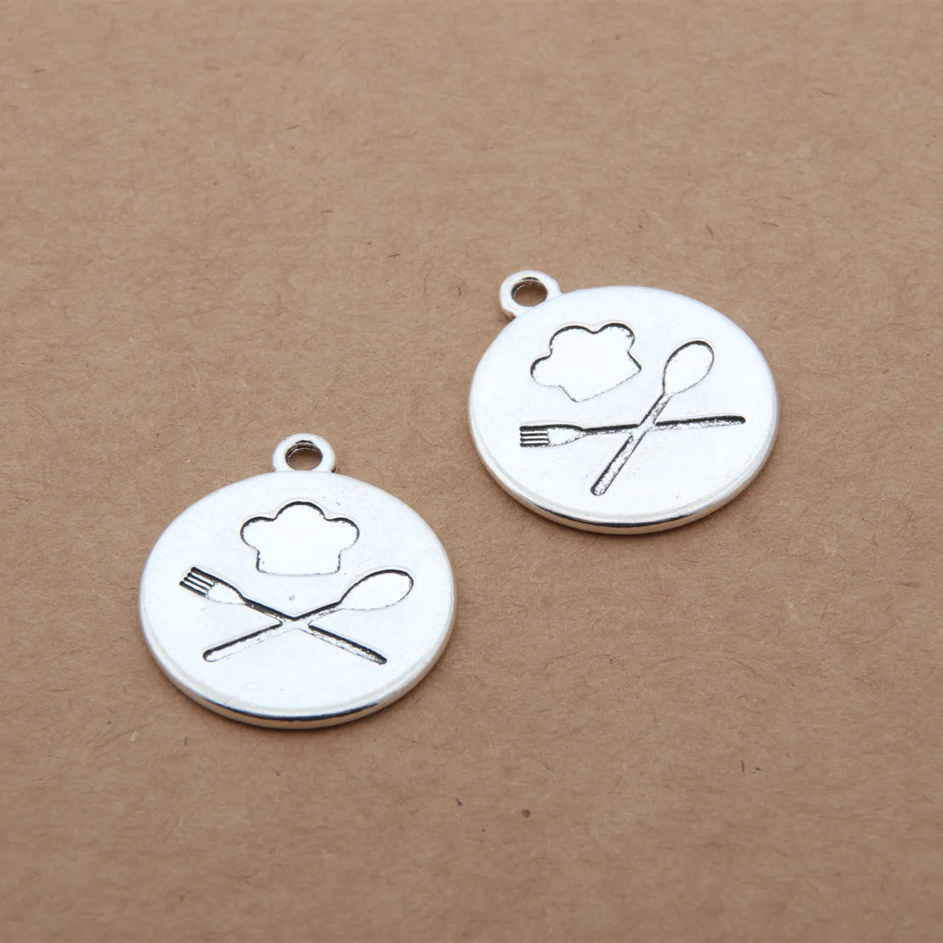 10 шт. серебряный цвет круглая форма шляпа шеф-повара амулеты в поисках посуды