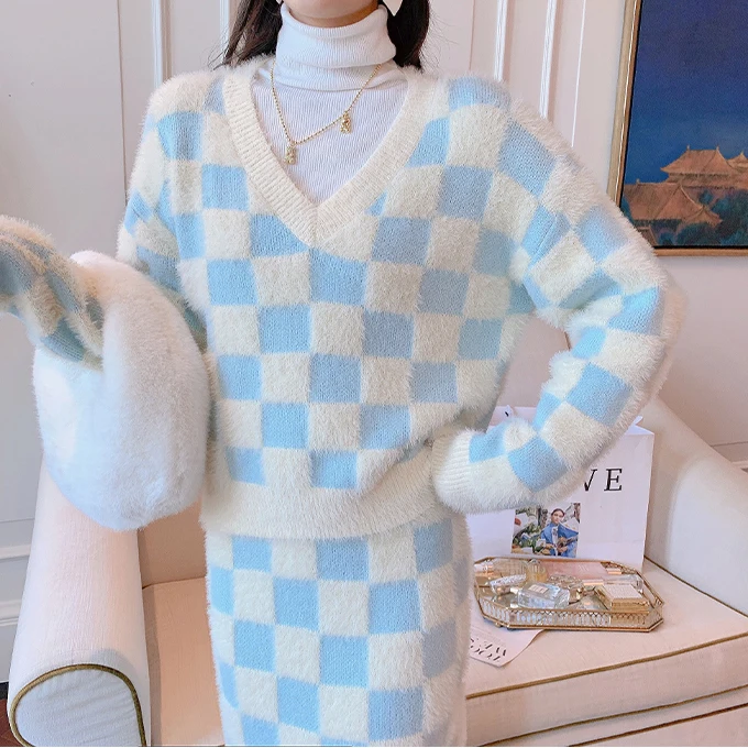 Женский трикотажный комплект из 2 предметов свободный свитер в клетку и юбка миди