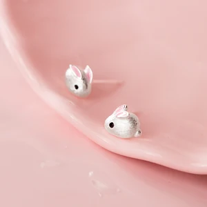 Женские серьги-гвоздики из серебра 925 пробы с кроликом