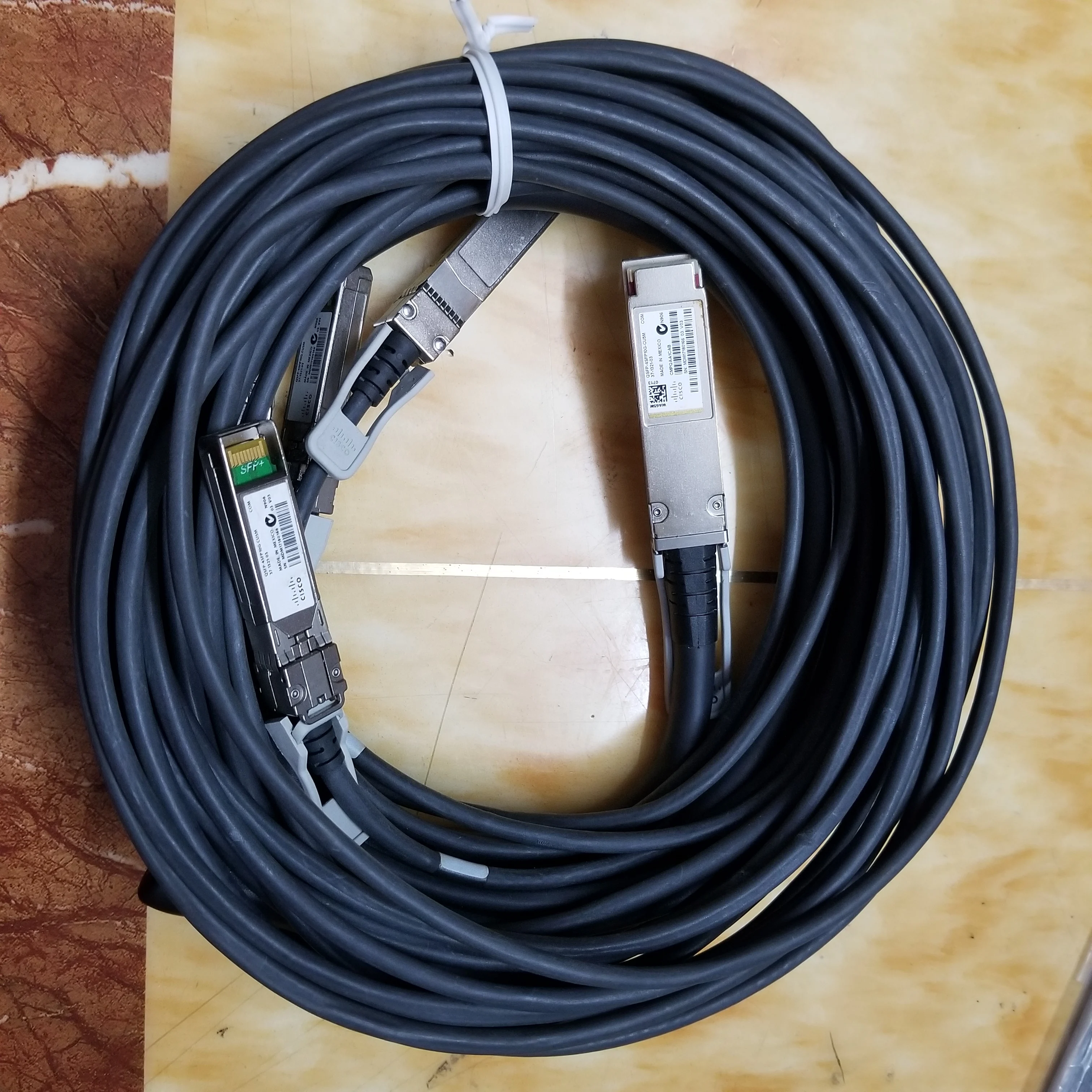 5 м 15ft 40G QSFP до 4 программированием в производственных условиях + 5m Большие размеры