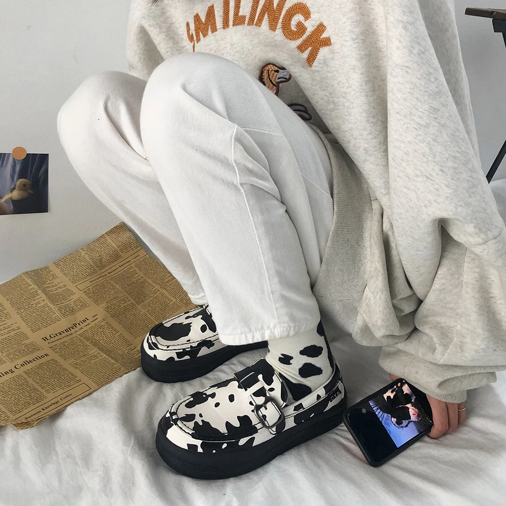 Туфли женские с коровьим принтом дизайнерские Брендовые повседневные лоферы на