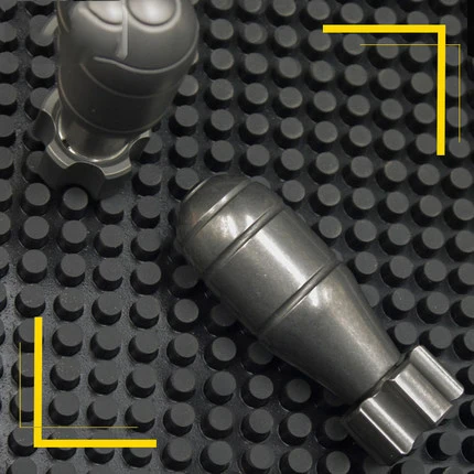 Титановый сплав TC18 Гироскопическая бомба для пальцев игрушечный нож с бусинами |