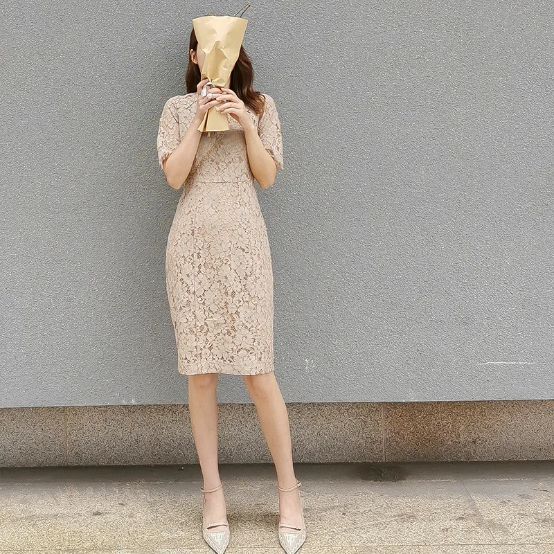 

Женское вечернее платье средней длины, с длинным рукавом