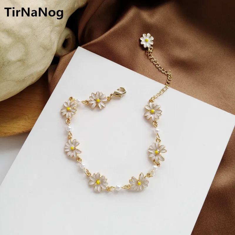 

South Korea's new personality creative women's bracelet simple Daisy flower design pure and fresh women's bracelet jewelry gift