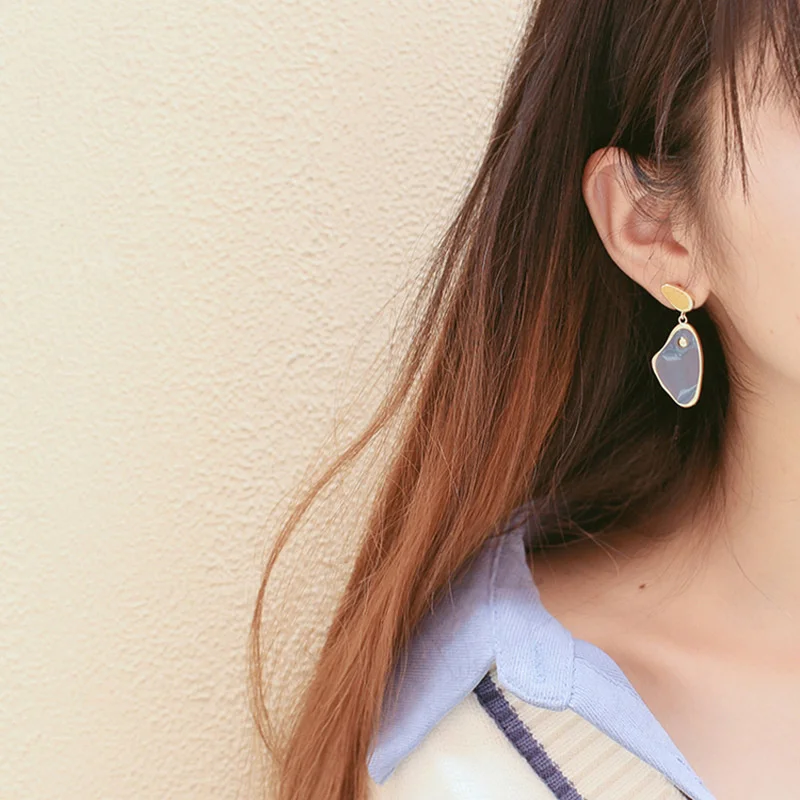 

New Korean metal fashion fresh and lovely sweet gray leaf earrings ladies fashion jewelry