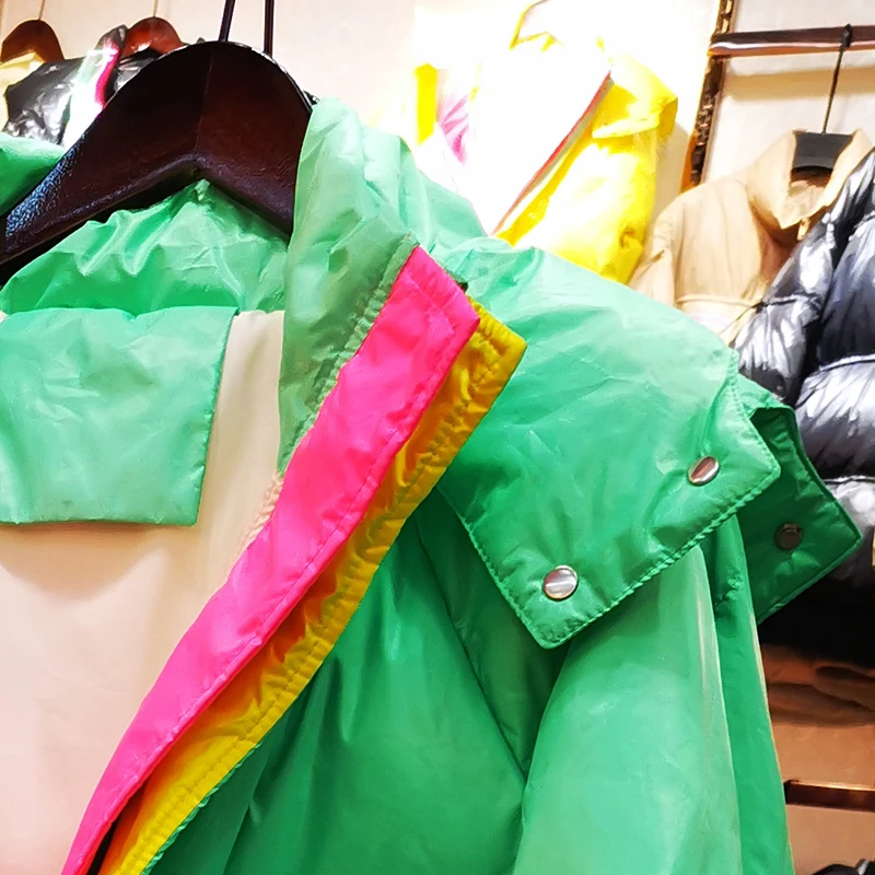 Женская зимняя длинная куртка на белом утином пуху с капюшоном свободная