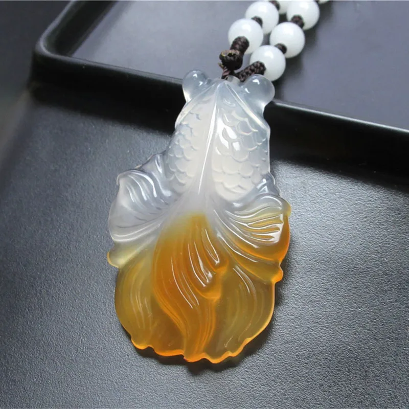 

Drop Shipping Natural Chalcedony Goldfish Pendant Necklace Hand-carved Lucky Amulet Lovers Necklace Men Women Charms Necklaces
