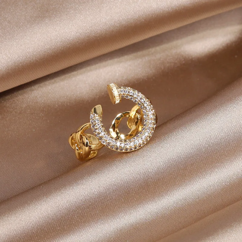 Женское регулируемое кольцо с фианитом элегантное геометрическим рисунком из