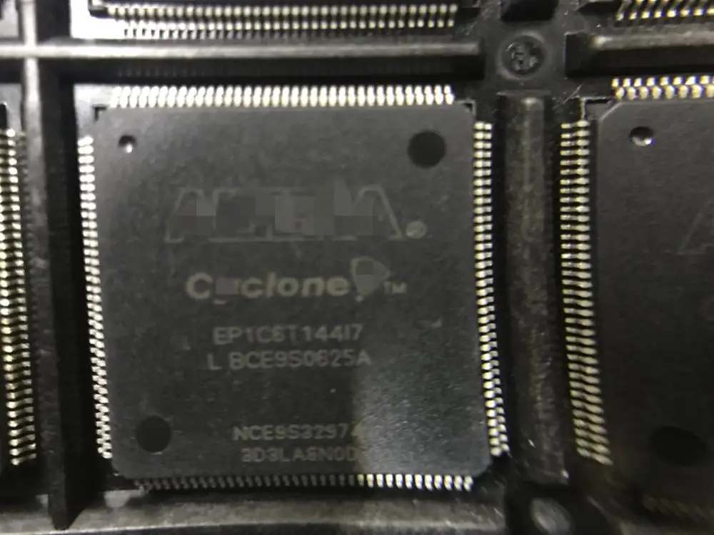 EP1C6T144I7 для одновременного использования с EP1C6T144I7N (ROHS) FPGA 320,1 МГц 1,5 нм технология 144 в 3.5-контактный TQFP EP1C6T144