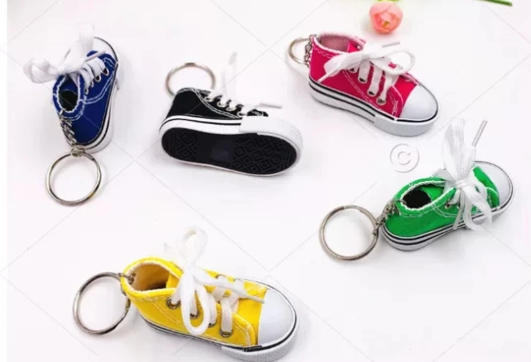 

A pair of 3D 7.5cm Canvas shoes model and shoes keychain pendant