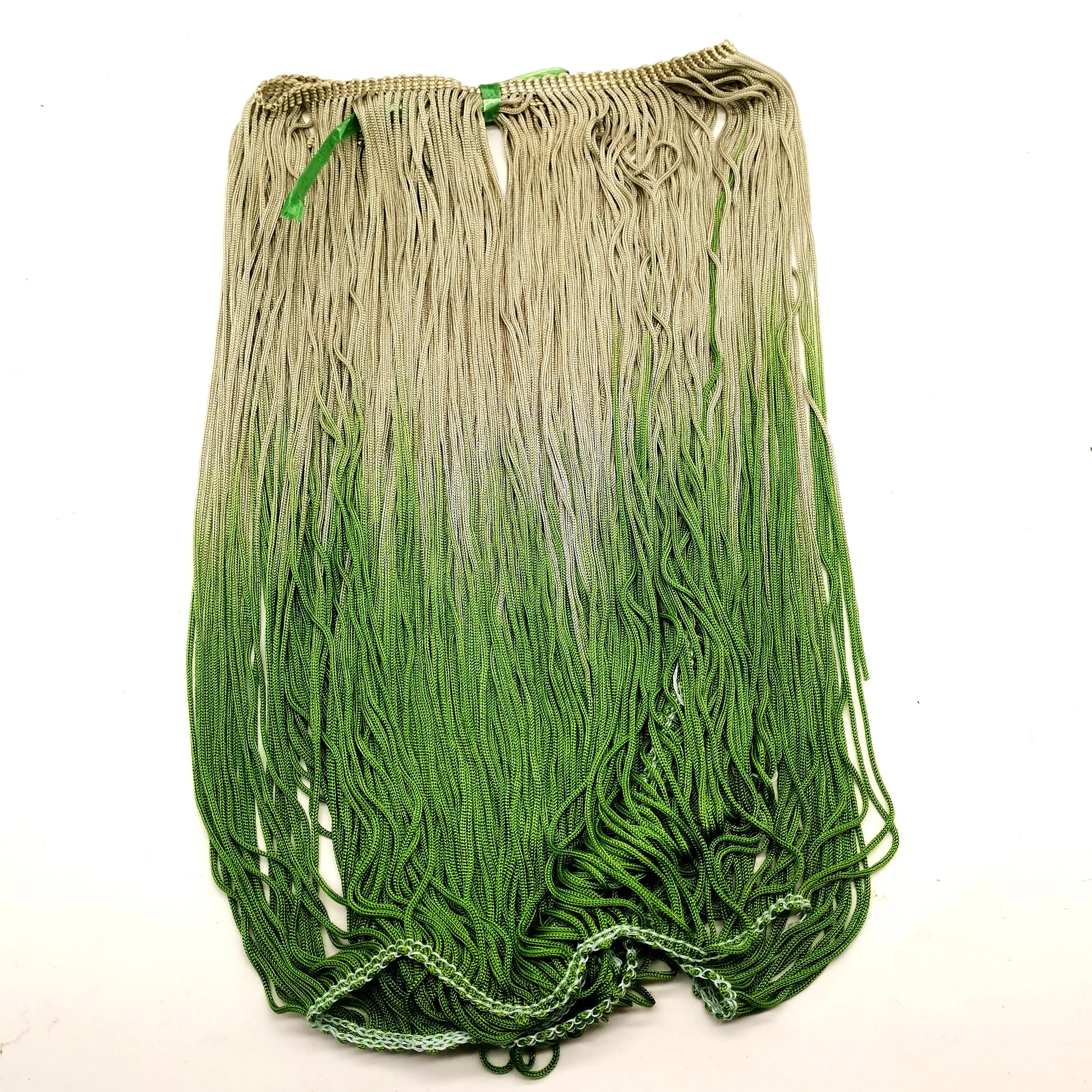 10 ярдов с эффектом деграде (переход от темного к украшенные бахромой и кисточками