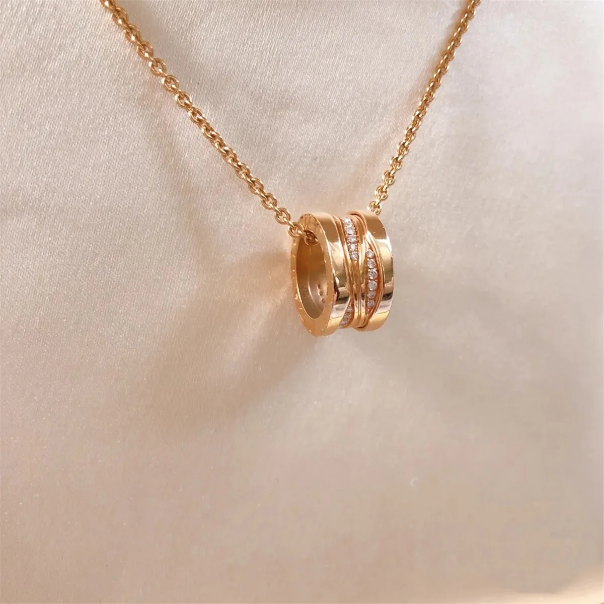 

Новое поступление ожерелья Cn (Страна происхождения) Нет унисекс цирконами серебряные подвески Cnas Классические Вечерние уплотнительное фор...